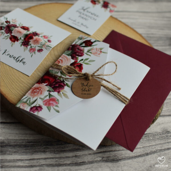 Caroline - Rustykalne folderowe zaproszenia z bordowymi kwiatami